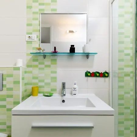 Sunny Side Up Apartment *